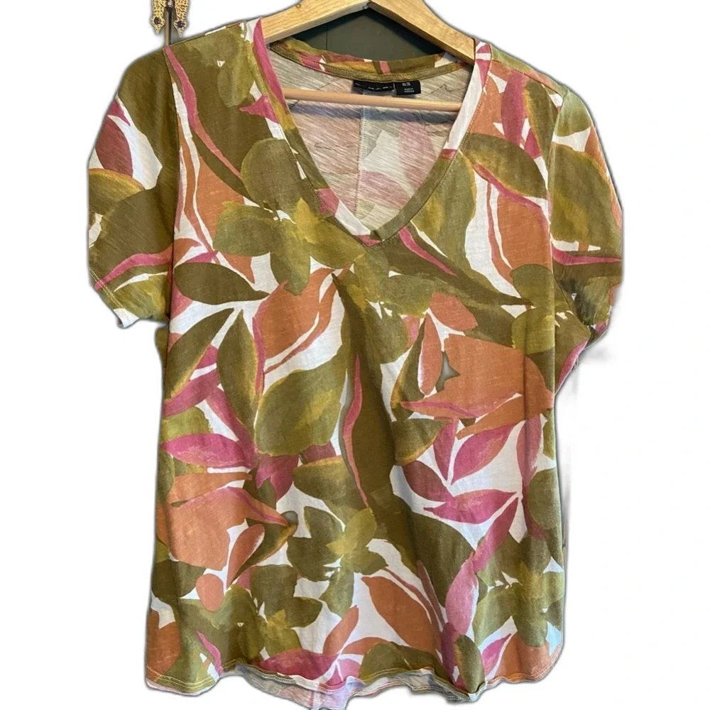 Bundle of 6 Women’s Spring/Summer Tops Junior XXL to Women's XL to 2X - Picture 4 of 6